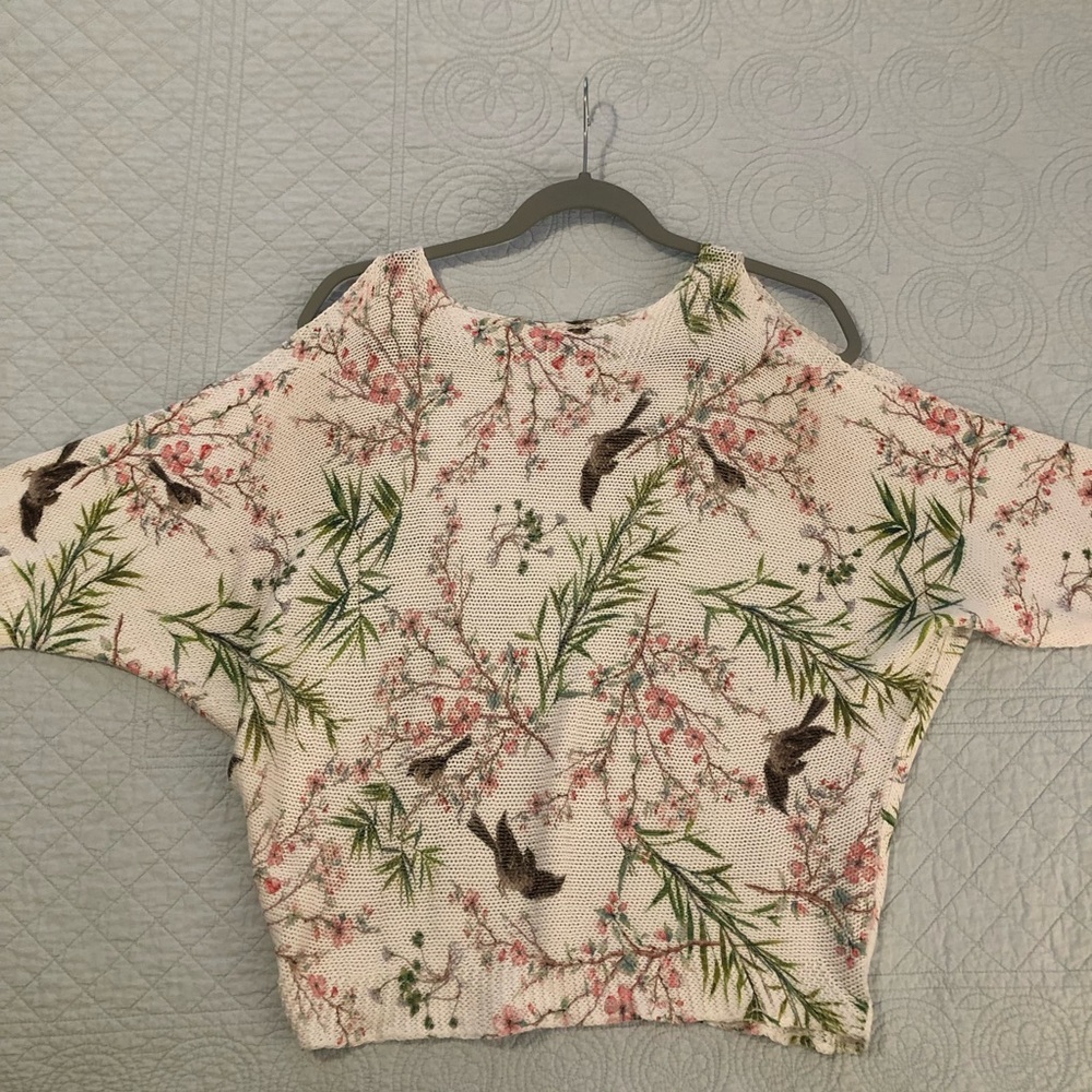 Collezioni Leonardo knit top open shoulder. Size small.